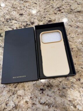 Macarooon iPhone 17 Pro MagSafe Leather Case